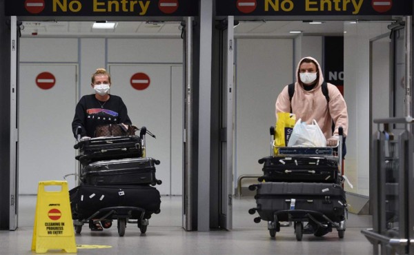 Inglaterra levanta la cuarentena para viajeros procedentes de 50 países