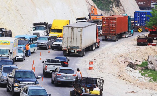 Enormes filas en tramo de la CA-5 que será ampliado
