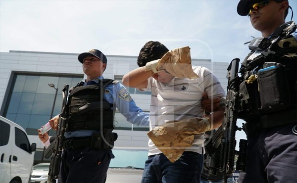 Muere universitario luego de que compañero manipulara un arma