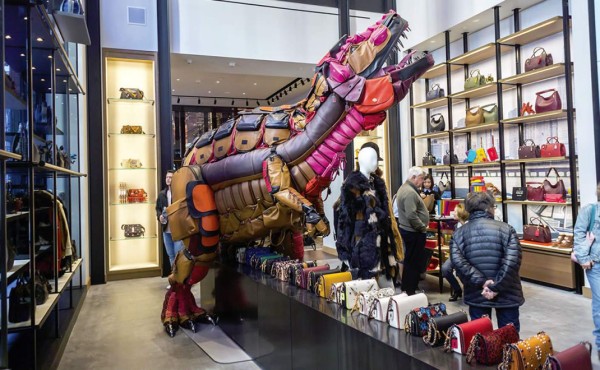 La estrategia de Coach para derrotar a Michael Kors y dominar el lujo asequible