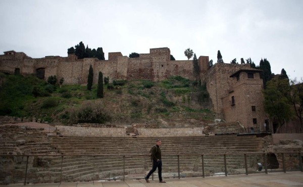 Más de 100 fallecidos y 2,000 casos nuevos de coronavirus en 24 horas en España
