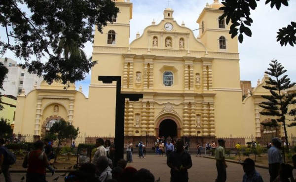Iglesia Católica suspende actividades religiosas