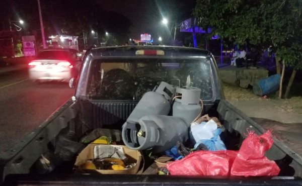 Lo arrestan por llevar supuesta droga oculta en vehículo y chimbos de gas