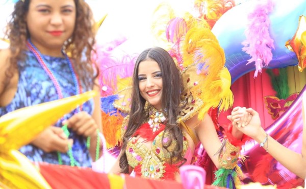Con música, alegría y multitudinario desfile termina Feria Patronal de Choloma