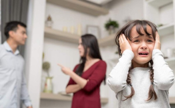 Peleas entre padres divorciados puede provocar problemas de salud mental en sus hijos