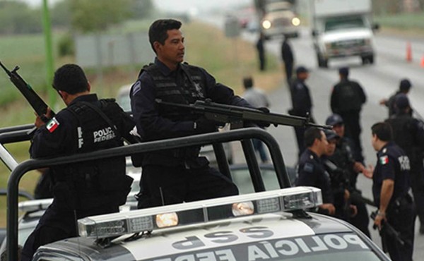 Rescatan a 71 hondureños indocumentados, entre ellos a embarazada