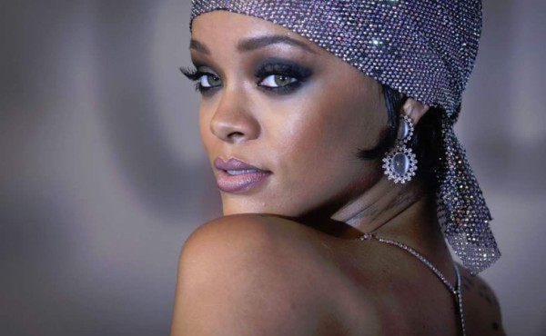 Rihanna recibe premio como ícono de la moda