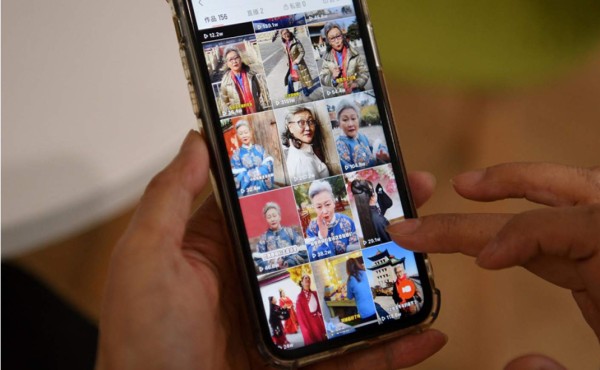 Las jubiladas, nuevas estrellas de las redes sociales chinas