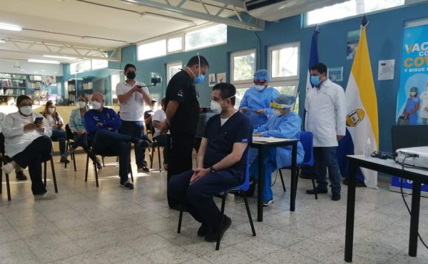 Inicia vacunación contra el covid-19 en personal sanitario de San Pedro Sula