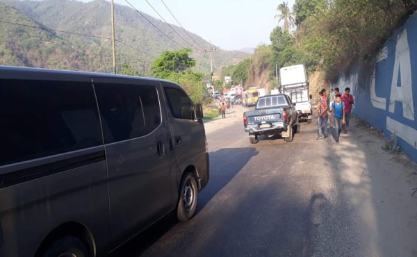 En medio de una confusión bajan a pasajeros de buses a la altura de Chamelecón