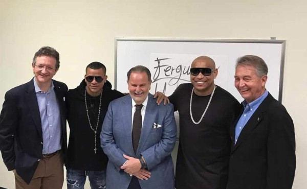 Los cantantes se presentaron en la escuela donde compartieron sus anécdotas y experiencias con el alumnado.