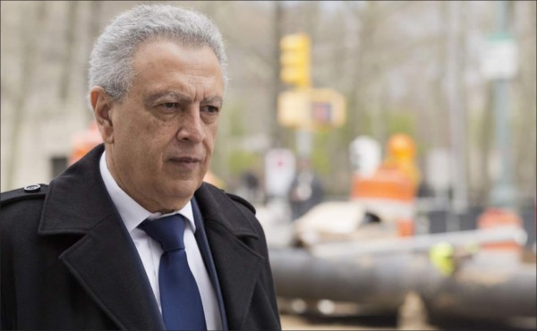 Las primeras palabras de Alfredo Hawit tras recibir libertad condicional: 'Pronto en mi país'