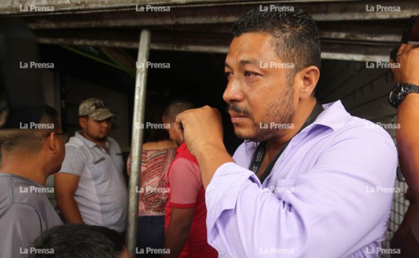 Comerciante capitalino llora tras perder todo en saqueo a su negocio