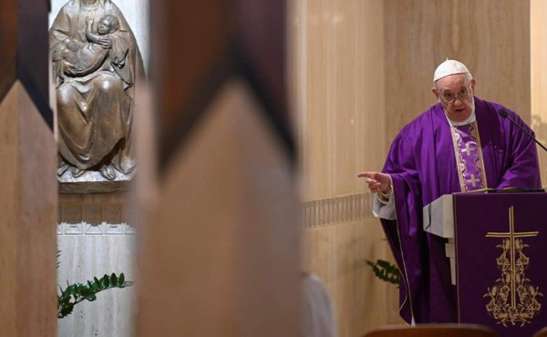 El papa celebrará la Semana Santa sin fieles a causa del coronavirus