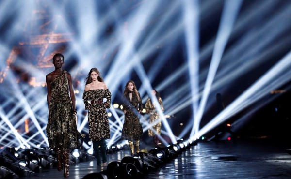 Saint Laurent se retira de las pasarelas francesas