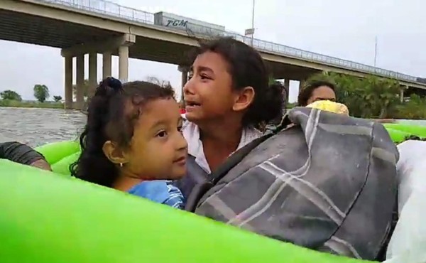 Los niños comenzaron a llorar cuando vieron que la situación se puso en peligro.