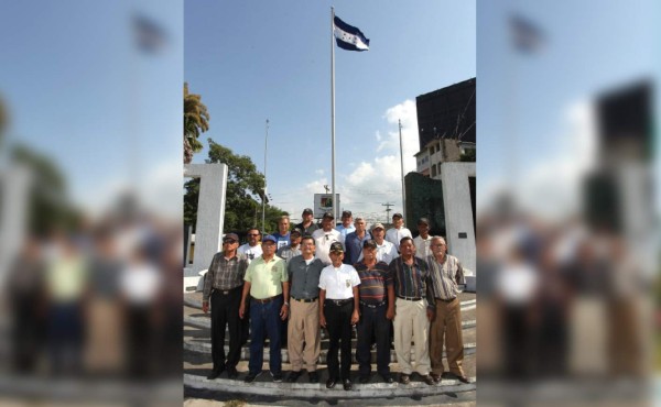 Héroes de Honduras en guerra contra El Salvador honran a soldados caídos