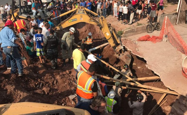 Rescatan sin vida a dos obreros soterrados en Tegucigalpa