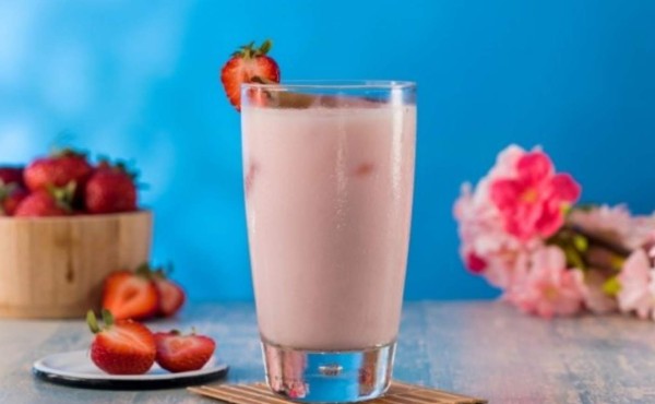 Agua de horchata con fresa