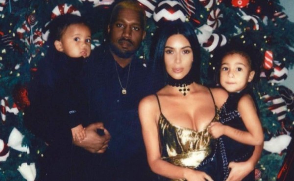 Kim Kardashian y Kanye West presume a sus hijos en Navidad
