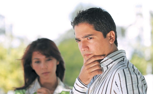 Duda de que su hija recién nacida sea suya