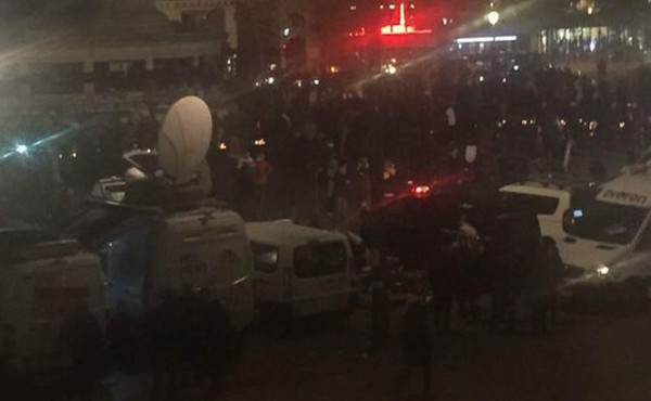 Estampida en la Plaza de la República de París por un estallido