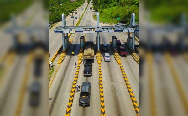 Buscarán soluciones para dar fluidez al tráfico en los peajes