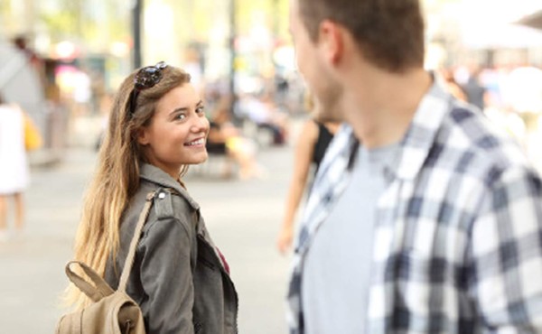 Le coquetea chavita y se pone nervioso