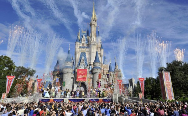 Coronavirus en EEUU: Unos 43.000 empleados de Disney World son suspendidos sin sueldo en Orlando