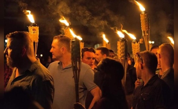 Charlottesville recibe 'otra despreciable visita de cobardes neonazis'  