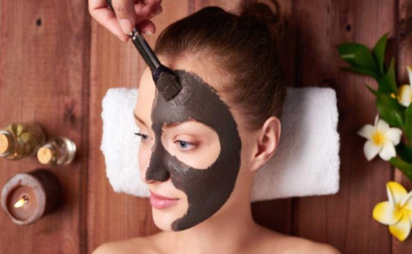 Los beneficios de aplicar barro en la piel