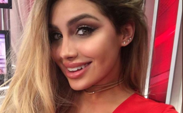 Alexa Dellanos explica por qué buscó a Dios  