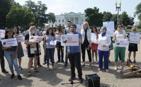 Líderes religiosos piden a Trump mantener protección a 'dreamers'