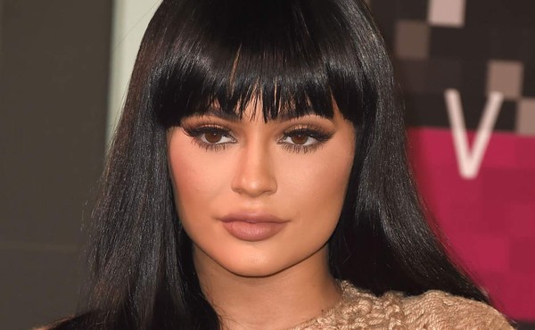 Kylie Jenner se tiñe de rubia