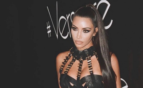 Kim Kardashian sale a la calle y deslumbra con su figura