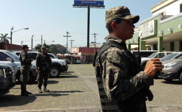 Militarizan oficinas de la DEI previo a cierre y despido de empleados