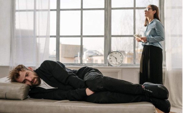 Sospecha infidelidad de parte de su mujer