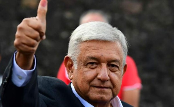 AMLO aplaude aprobación de Guardia Nacional en México pese a quitar mando militar