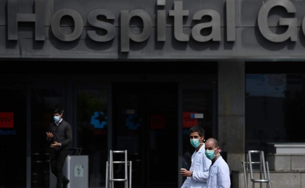 España supera las 2,000 muertes por coronavirus, casi 500 en las últimas 24 horas