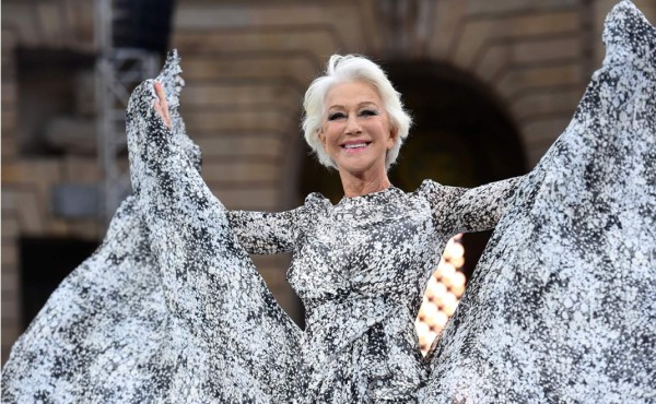 Helen Mirren cautiva en la pasarela de L'Oréal