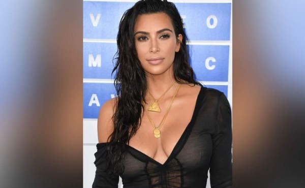 A Kim Kardashian se le olvidó una prenda de ropa