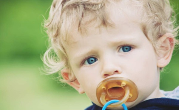 Los problemas que trae el abusar del chupete