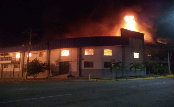 Se registra incendio en una empresa industrial de San Pedro Sula