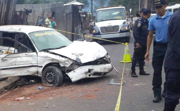 Un muerto y un herido al estrellarse taxi en una casa