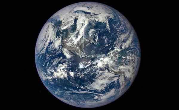 Primera imagen completa de la Tierra después de 43 años