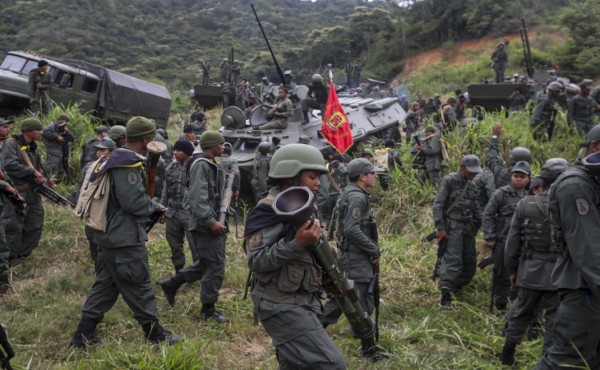 Venezuela despliega aparato militar ante 'amenaza' de Trump