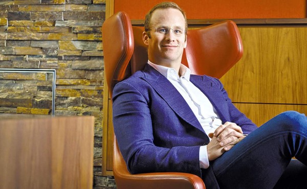 Un corredor de petróleo que aprendió a sobrevivir