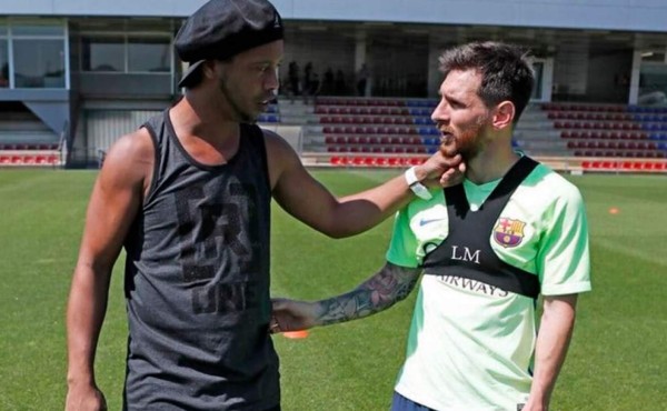 Messi envía un sentido mensaje a Ronaldinho por la muerte de su madre
