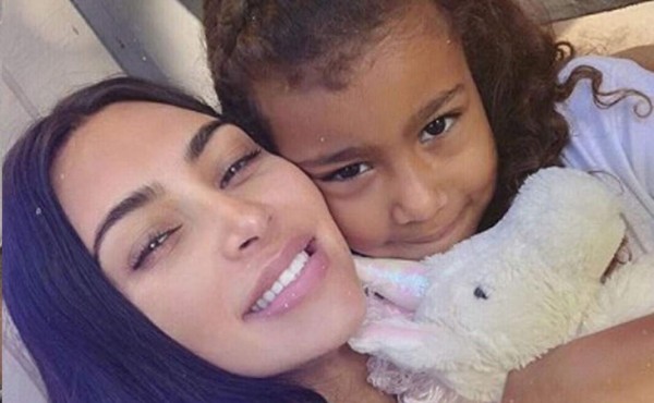 Kim Kardashian es avergonzada por su hija North West en redes sociales