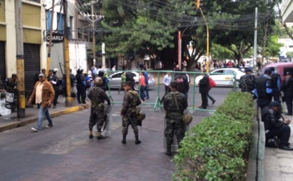 Cerradas permanecen calles de acceso al Congreso Nacional